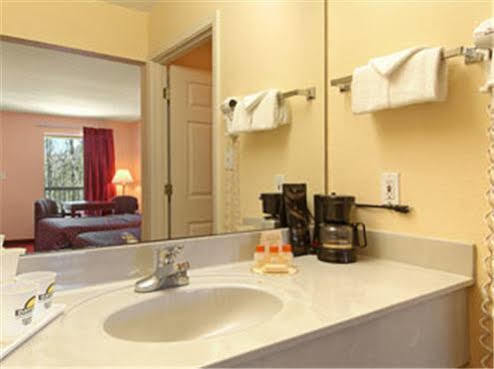 Days Inn By Wyndham Ocean Springs Exteriör bild